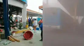 Buses quedaron destrozados tras deflagración en grifo Primax. Buses quedaron destrozados tras deflagración en grifo Primax.