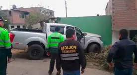 La escena del asesinato fue cercada por peritos de criminalística.