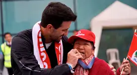 Stefano Peschiera le puso su medalla de bronce a su nana.