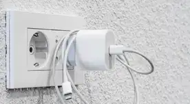 Conoce lo que sucede si dejas el cargador conectado. Conoce lo que sucede si dejas el cargador conectado.