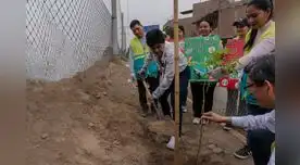 Congresista Yarrow apoyando a pobladores.