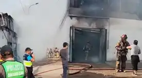 Incendio de magnitudes en taller de mecánica en Ate: Seis unidades de bomberos controlan el fuego Incendio de magnitudes en taller de mecánica en Ate: Seis unidades de bomberos controlan el fuego
