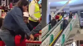 La niña quedó atrapada por minutos en la escalera eléctrica del Real Plaza, pero el personal de seguridad actuó rápidamente. La niña quedó atrapada por minutos en la escalera eléctrica del Real Plaza, pero el personal de seguridad actuó rápidamente.