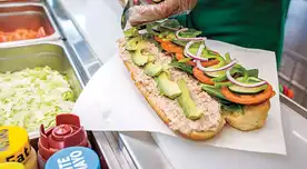 Reconocida marca de hamburguesas cerrará sus tiendas.