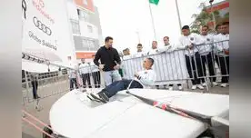 Peschiera enseñando su deporte a alumnos de la policía.