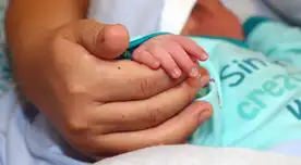 Bebé de días abandonado en Florida a pleno calor.