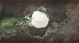 Una misteriosa 'mancha blanca' aparece en medio de la sabana africana: la NASA revela que no es nieve. Una misteriosa 'mancha blanca' aparece en medio de la sabana africana: la NASA revela que no es nieve.