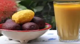 El aguaje, fruta amazónica que ayuda en la salud femenina.