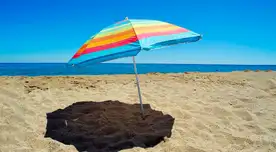 Multan a dos turistas tras poner sus sombrillas en la playa: “Esta normativa va contra nuestros derechos”