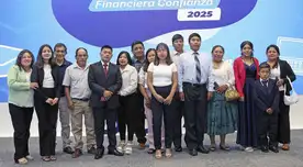 Emprendedores fueron premiaros con beca como premio al esfuerzo.