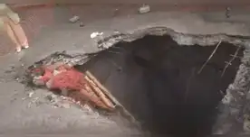 Gran forado en plena avenida Brasil pone en riesgo la vida de transeúntes y conductores. Gran forado en plena avenida Brasil pone en riesgo la vida de transeúntes y conductores.