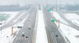 Nevadas, hielo y visibilidad cero tormenta afecta a millones en 40 estados tras Acción de Gracias.