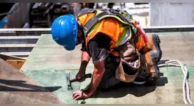 Miles de migrantes en riesgo: EE.UU. recorta vigencia de permisos laborales. Miles de migrantes en riesgo: EE.UU. recorta vigencia de permisos laborales.