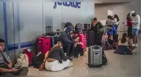 Retrasos, cancelaciones y caos los aeropuertos más problemáticos de EE. UU. en Navidad.