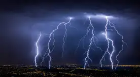 URGENTE | SENAMHI sacude al PERÚ con alerta NARANJA por EVENTO CLIMÁTICO peligroso con vientos y descargas eléctricas URGENTE | SENAMHI sacude al PERÚ con alerta NARANJA por EVENTO CLIMÁTICO peligroso con vientos y descargas eléctricas