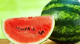 La sandía es una fruta ideal para consumir en verano. La sandía es una fruta ideal para consumir en verano.