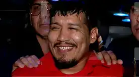 Entre risas y gestos desafiantes, así llegó Erick Moreno ‘El Monstruo’ al Perú.