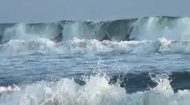menaza marítima se extiende por la costa y Marina de Guerra emite advertencia a los ciudadanos.