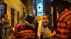 Mujer recibió sorpresa por San Valentín y terminó detenida por la PNP. Mujer recibió sorpresa por San Valentín y terminó detenida por la PNP.