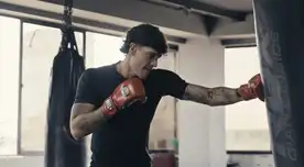 EMIL presenta su número "Discúlpame" EMIL presenta su número "Discúlpame"