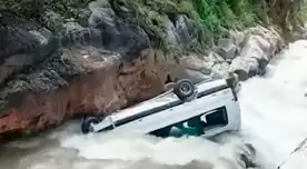Quince muertos deja caída de miniván a Río Rímac tras chocar contra camioneta en San Mateo
