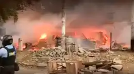 Incendio en San Martín de Porres: siniestro consume vivienda ubicada frente a un grifo.