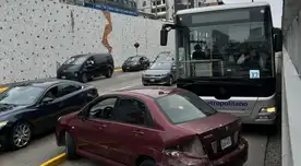 Accidente en Vía Expresa: conductor imprudente invade vía del Metropolitano y provoca fuerte choque.