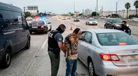 Migrante latino registra toda su DETENCIÓN por agentes del ICE.