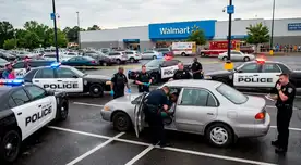 Encuentran CUERPO SIN VIDA dentro de un vehículo en el estacionamiento de un Walmart. Encuentran CUERPO SIN VIDA dentro de un vehículo en el estacionamiento de un Walmart.