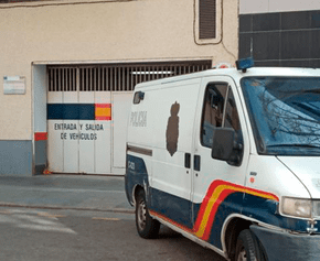 Hombre terminó con dos manzanas en el recto tras juego sexual que se salió de control