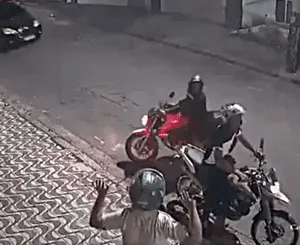 El conductor trató de evitar el robo y atropelló al ladrón.