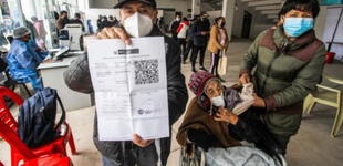 Cusco: anciana de 98 años recibe tercera dosis de vacuna contra el COVID-19