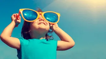 ¿Cómo evitar los golpes de calor en bebés y niños?