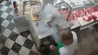 Carnicero estaba a punto de cobrarle a un cliente y el postnet explotó ¿Cómo pasó?