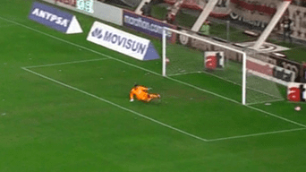 Universitario vs. Alianza Lima: Blanquiazules casi se meten gol y Campos los salva
