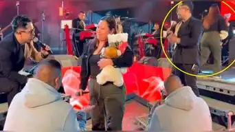 Hombre le PIDE MATRIMONIO a su novia en concierto de Armonía 10, pero es cruelmente RECHAZADO:  "No puedo..."