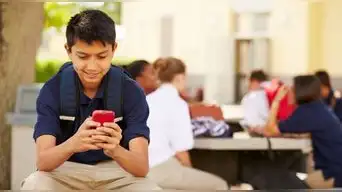 Conoce las nuevas restricciones de celulares en colegios para el Año Escolar 2026.
