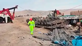 Tragedia en Huacho: cuatro adultos y un menor a bordo de miniván mueren aplastados por tráiler en el km 103 de la Panamericana Norte