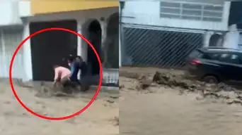 Lluvia en Arequipa | mujer es arrastrada por desborde de una torrente: "agárrala"