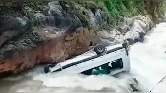 Catorce muertos deja caída de miniván a Río Rímac tras chocar contra camioneta en San Mateo