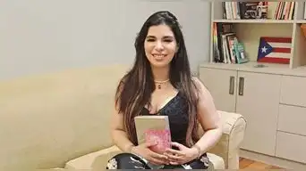 Zully Pinchi presenta su poemario Te Quiero