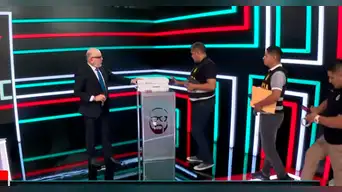 Policía anticorrupción irrumpe EN VIVO en programa de Beto Ortiz por cédulas halladas en Surquillo