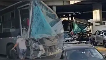 ¡CAOS en la Vía Expresa! Bus del Metropolitano SE ESTRELLA contra estación Canaval y Moreyra: Reportan HERIDOS y el chofer queda ATRAPADO