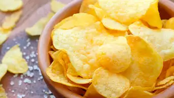ALERTA en EE.UU.: FDA ordena retirar lotes de papas fritas por estar contaminados con una BACTERIA MORTAL