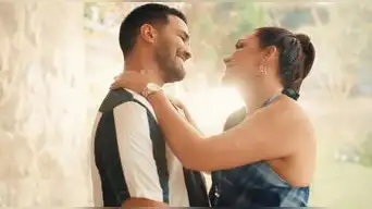 Israel Dreyfus: ¿ilusionado con guapa cantante Jenny J?