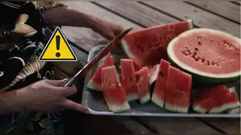 Familia entera fallece tras comer una sandía: autoridades revelan qué había en la fruta y desata alarma