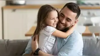 ¿Eres padre y trabajas en planilla? Este BENEFICIO legal podría AUMENTAR TU SUELDO por esta razón que pocos conocen