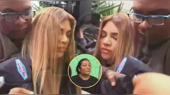 Mujer AGREDE a Naldy Saldaña en los exteriores de la DEPINCRI al declarar contra César Sánchez y le GRITA: "Di la verdad, te gustó"