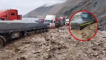 HUAICOS BLOQUEAN la Panamericana Sur en Arequipa: camiones, buses y autos llevan DÍAS VARADOS