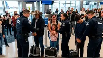 Familia colombiana es DETENIDA en al aeropuerto y hace ESTREMECEDORA REVELACIÓN sobre el ICE: "No parecía un..."